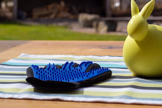 Kaufen Sie jetzt einen Massagehandschuh Pferd von Biomagnet24 magnetfelddecke pferd | pulsierendes magnetfeld pferd | magnetfeldtherapie | genickschutz pferd | pulsierende magnetfeldtherapie pferd | magnetfeld für pferde | biomagnet24